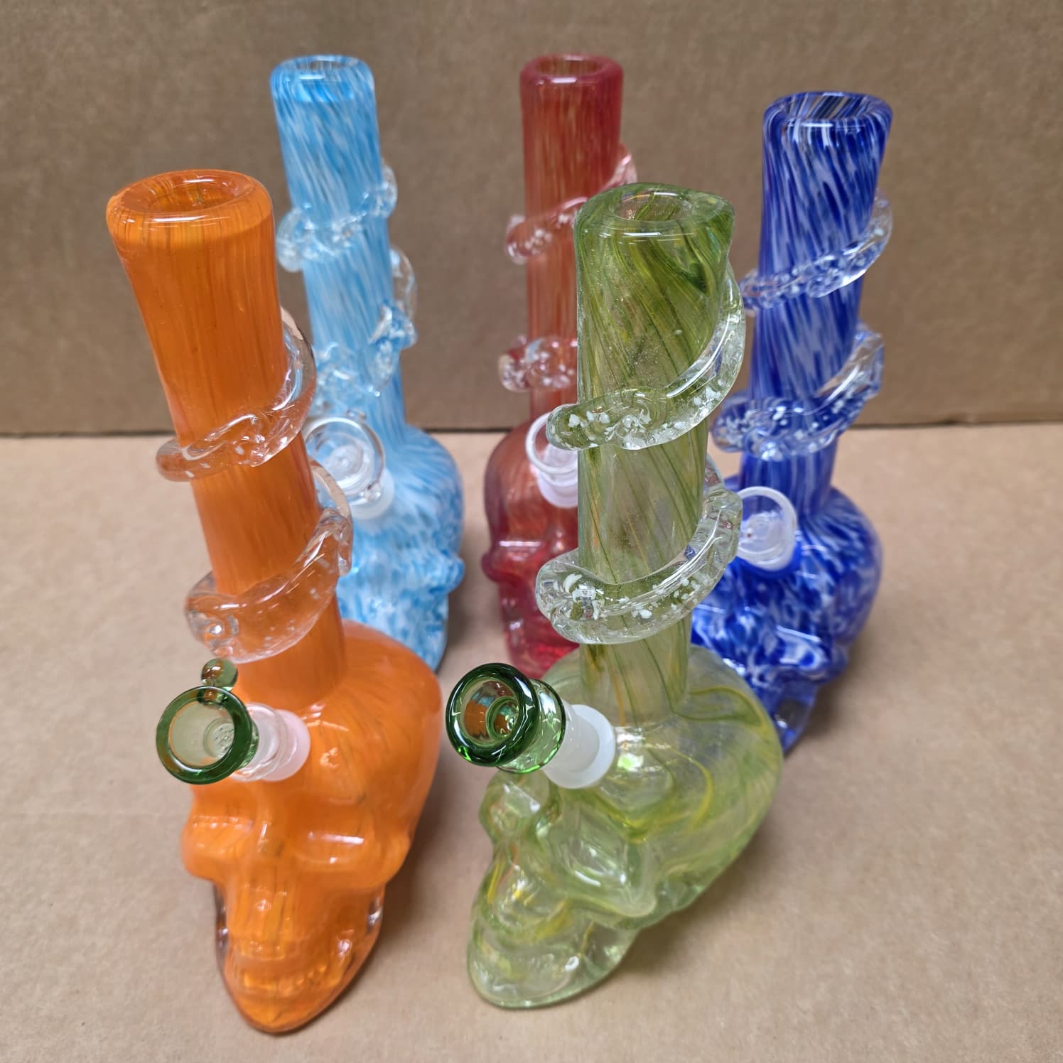 Soft glass skull water pipe