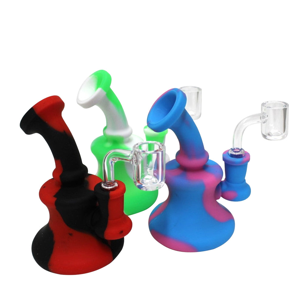 5-inch Silicone Double Color Dab Rig Water Pipe featuring a durable silicone body, two-tone color design, 14mm male banger, compact size, and built-in water chamber.