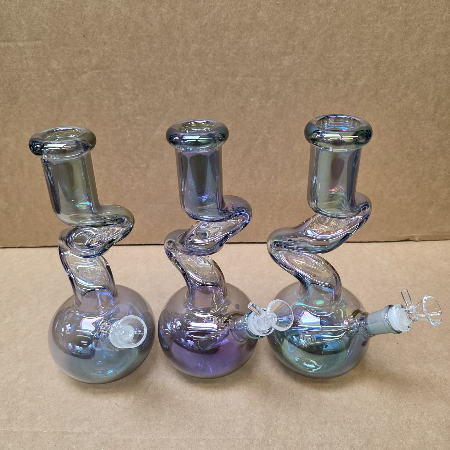 Round base zig zag design water pipe
